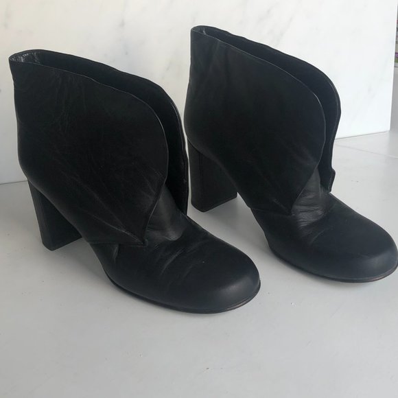 Black Leather Ankle boots - Picture 6 of 16